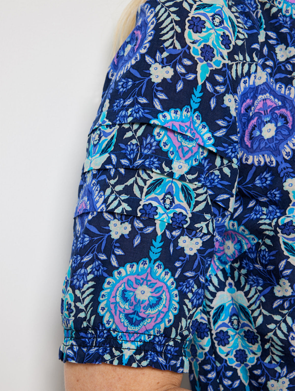 Talbots PLEATED SLEEVE TOP - FLORET MEDALLION